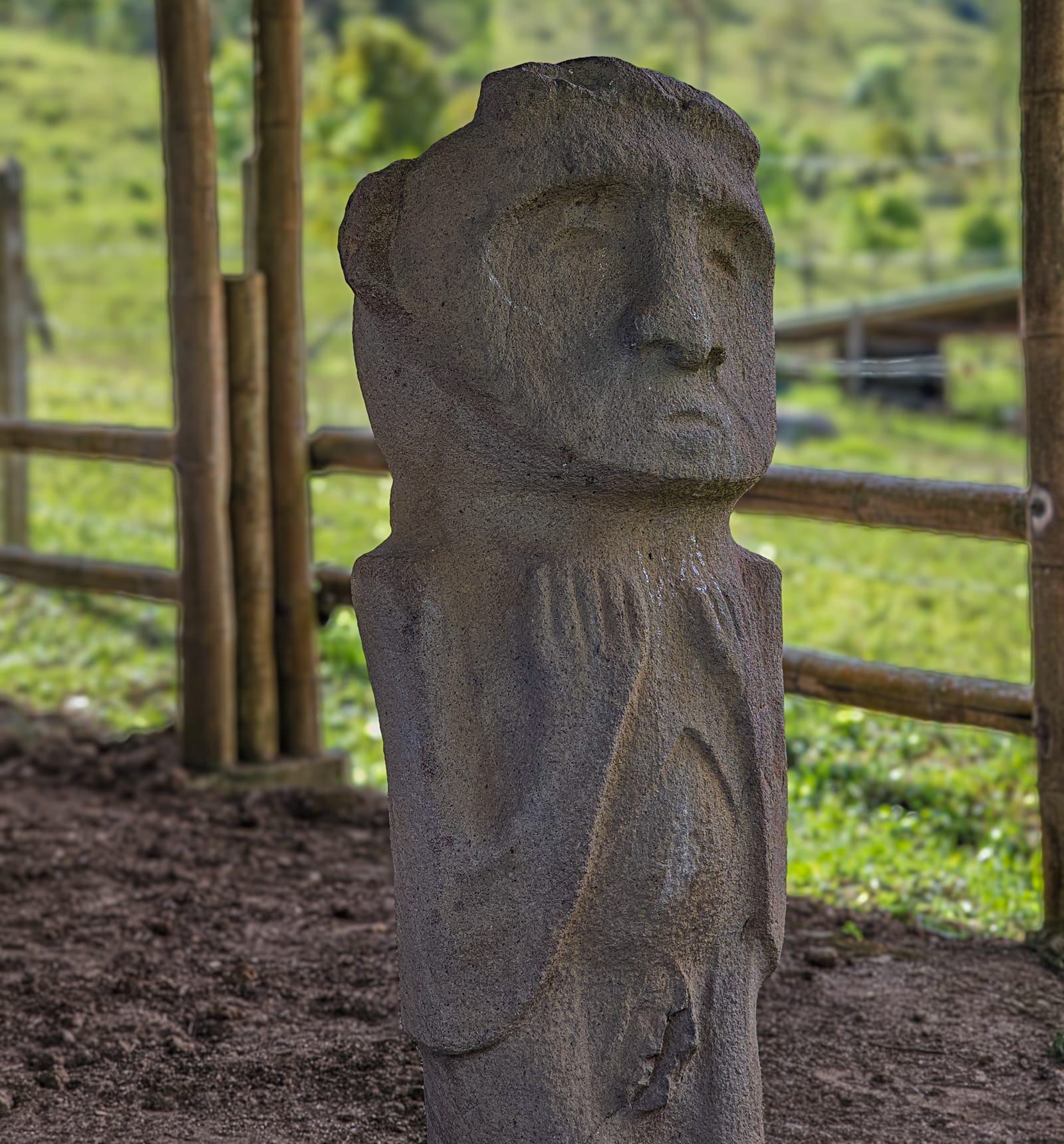 Escultura con figura de carga